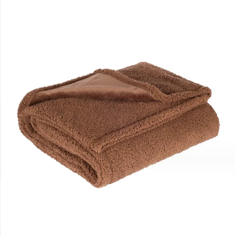LuxeShield™ Plush Throw שמיכה יוקרתית עמידה למים!